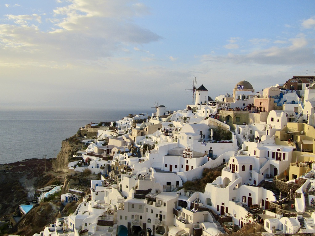 Santorini on a Budget: A Thrifty Guide to the Greek Island